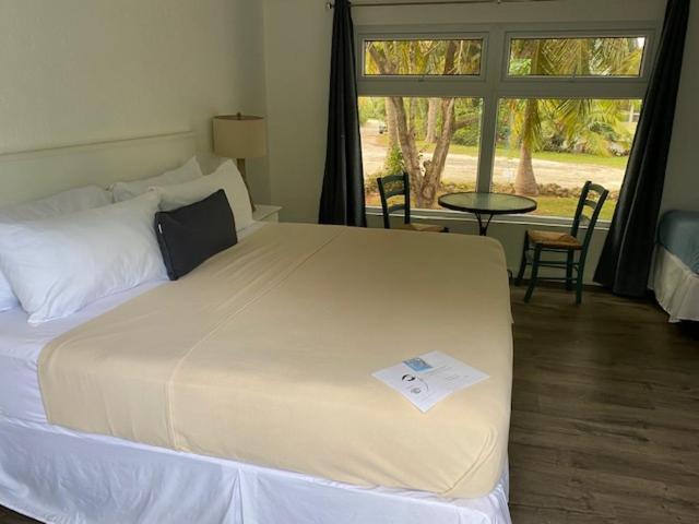 The Sunset Cove And Rainbow Room Alice Town  Екстериор снимка